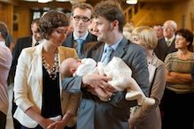 Rodzina z dzieckiem podczas chrztu w Łodzi Chrzest-Ola-20120505-101